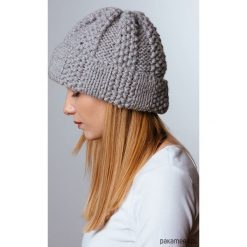 Czapka w warkocze. Szare czapki zimowe damskie Pakamera, z wełny. Za 229,00 zł.