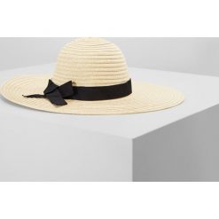 Emporio Armani Kapelusz dune. Szare kapelusze damskie Emporio Armani, z materiału. W wyprzedaży za 351,20 zł.