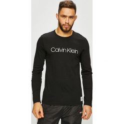 Calvin Klein Underwear - Longsleeve piżamowy. Czarne piżamy męskie marki Calvin Klein Underwear, l, z nadrukiem, z bawełny. W wyprzedaży za 139,90 zł.