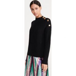 Sweter z ozdobnymi guzikami - Czarny. Czarne swetry damskie Reserved, s, bez wzorów, bez rękawów, bez kaptura. Za 119,99 zł.