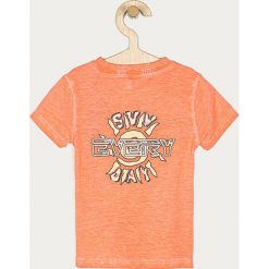 Guess Jeans - T-shirt dziecięcy 92-122 cm. Pomarańczowe t-shirty chłopięce Guess Jeans, z aplikacjami, z bawełny, bez rękawów. W wyprzedaży za 69,90 zł.