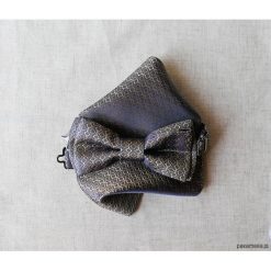 MUCHA Fioletowa, złota z Poszetką w Opakowaniu. Żółte muszki męskie marki Pakamera, w paski, eleganckie. Za 74,00 zł.