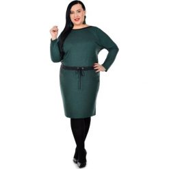 Zielona, ołówkowa sukienka Helen duże rozmiary MODA XXL. Zielone sukienki damskie Moda Size Plus Iwanek, na co dzień, na jesień, xxl, bez wzorów, z elastanu, biznesowe, z kontrastowym kołnierzykiem, z długim rękawem, długie, maxi, ołówkowe. Za 139,00 zł.