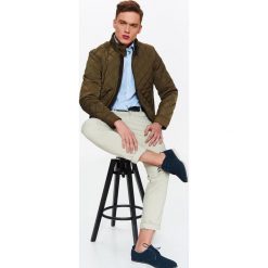 Kurtka męska pikowana ze stójką. Pomarańczowe kurtki męskie Top Secret, na lato, xxl, bez wzorów, eleganckie, krótkie, bez kaptura. W wyprzedaży za 99,99 zł.