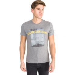 Calvin Klein Koszulka Szary. Szare podkoszulki męskie xl, z haftami, z bawełny. Za 221,95 zł.