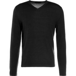 Swetry klasyczne męskie: Falke VNECK Sweter black