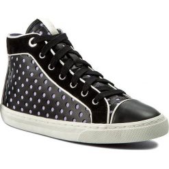 Sneakersy GEOX - D New Club B D5258B 0BC21 C9997 Czarny. Czarne półbuty damskie Geox, na co dzień, bez wzorów, z zamszu, bez obcasa, na płaskiej podeszwie, bez zapięcia. W wyprzedaży za 179,00 zł.