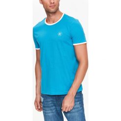 T-shirt męski z kontrastowymi lamówkami. Niebieskie t-shirty męskie Top Secret, na zimę, m, z haftami, z bawełny, z kontrastowym kołnierzykiem, krótkie. W wyprzedaży za 39,99 zł.