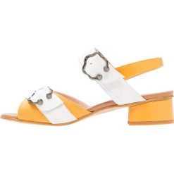 Sandały damskie: Erika Rocchi Sandały jojoba/bianco/desert