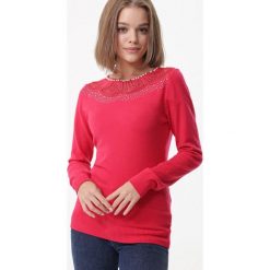 Czerwony Sweter Cammeray. Czerwone swetry damskie Born2be, xl, bez wzorów, prążkowane, eleganckie, z długim rękawem, długie, bez kaptura. Za 79,99 zł.