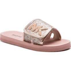 Klapki MICHAEL MICHAEL KORS - Zia-Eli Seneca Rose Gold. Różowe sandały dziewczęce MICHAEL Michael Kors, ze skóry ekologicznej, bez zapięcia. W wyprzedaży za 179,00 zł.