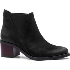 Czarne nubukowe botki na klocku w cholewce gumka 274B. Czarne botki damskie Neścior, ze skóry, eleganckie, bez obcasa, na obcasie, bez zapięcia. W wyprzedaży za 309,00 zł.