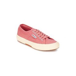 Buty Superga 2750 CLASSIC. Różowe trampki i tenisówki damskie marki Superga, bez wzorów, bez zapięcia. Za 223,20 zł.