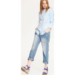 Koszula długi rękaw damska. Niebieskie koszule damskie w kropki, z jeansu, eleganckie. W wyprzedaży za 29,99 zł.