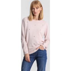 Jasnoróżowy Sweter Tiny Stones. Czerwone swetry klasyczne damskie marki other, na jesień, l. Za 69,99 zł.