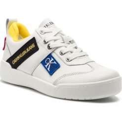 Sneakersy CALVIN KLEIN JEANS - Nilla R8067 Bright White. Białe półbuty damskie Calvin Klein Jeans, na co dzień, bez wzorów, z jeansu, bez obcasa, na płaskiej podeszwie, bez zapięcia. W wyprzedaży za 349,00 zł.