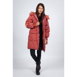 Płaszcz zimowy w kolorze szaroróżowym. Różowe kurtki damskie Snowie Collection, na zimę, s, w paski, z tkaniny. W wyprzedaży za 249,95 zł.