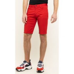 Szorty jeansowe Emporio Armani 3H1PA6 1N4ZZ 0361. Czerwone spodenki i szorty męskie Emporio Armani, m, bez wzorów, z elastanu. W wyprzedaży za 399,00 zł.