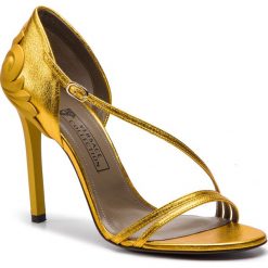 Sandały VERSACE COLLECTION - LSD580O LNNC L510H Giallo/Oro Chiaro. Żółte klapki damskie marki Versace Collection, z aplikacjami, ze skóry, bez obcasa, na obcasie. Za 2289,00 zł.