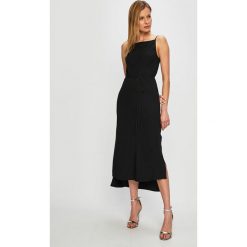 Calvin Klein - Sukienka. Czarne sukienki damskie Calvin Klein, na co dzień, bez wzorów, z poliesteru, casualowe, z dekoltem karo, bez rękawów, proste. W wyprzedaży za 679,90 zł.