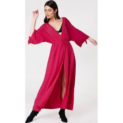 Sukienki: NA-KD Boho Sukienka z wiązanym rękawem – Pink