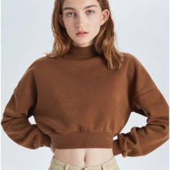 Krótka bluza - Brązowy. Pomarańczowe bluzy damskie marki Cropp, s, bez wzorów, z krótkim rękawem, krótkie, bez kaptura. Za 59,99 zł.