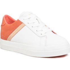 Sneakersy GANT - Avona 20531503 Br.Wht./Br. Coral G285. Białe półbuty damskie GANT, ze skóry. Za 469,00 zł.