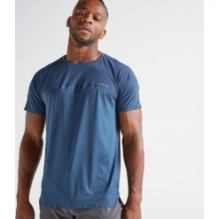 Koszulka fitness kardio męska FTS 920 niebieska. Niebieskie koszulki męskie DOMYOS, m, bez wzorów, z elastanu, bez kołnierzyka, bez rękawów. Za 79,99 zł.