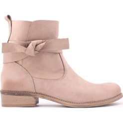 Botki - skóra naturalna - model 458 - kolor cappuccino. Pomarańczowe botki damskie Zapato, z jeansu, eleganckie, z okrągłym noskiem, bez obcasa, na płaskiej podeszwie, bez zapięcia. W wyprzedaży za 339,00 zł.