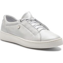Sneakersy NIK - 05-0658-01-8-24-02 Biały. Białe półbuty damskie Nik, ze skóry. W wyprzedaży za 189,00 zł.