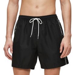 Calvin Klein Męskie szorty kąpielowe Medium Drawstring KM0KM00434 -BEH Pvh Black (rozmiar M). Czarne kąpielówki męskie Calvin Klein, m, bez wzorów. W wyprzedaży za 184,00 zł.