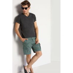 T-shirt krótki rękaw męski gładki. Niebieskie t-shirty męskie xl, klasyczne, krótkie. W wyprzedaży za 19,99 zł.