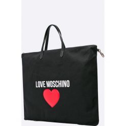 Love Moschino - Torebka. Białe torebki klasyczne damskie marki Love Moschino, w paski, z materiału, duże. W wyprzedaży za 479,90 zł.