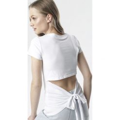 Biały T-shirt Borlopei. Białe bluzki damskie Born2be, s, bez wzorów, bez kołnierzyka. W wyprzedaży za 29,99 zł.