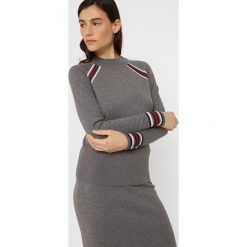 Sweter w kolorze szarym. Szare swetry damskie Rodier, w paski, z wełny, klasyczne, bez rękawów, bez kaptura. W wyprzedaży za 209,95 zł.