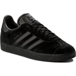 Buty adidas - Gazelle CQ2809 Cblack/Cblack/Cblack. Czarne buty sportowe damskie Adidas, na co dzień, bez wzorów, z zamszu, klasyczne, bez zapięcia. W wyprzedaży za 279,00 zł.