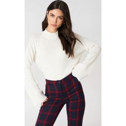 Golfy damskie: NA-KD Sweter z golfem i szerokim rękawem – Offwhite