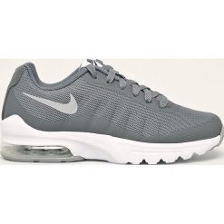 Nike Kids - Buty dziecięce Air Max Invigor. Czarne trampki chłopięce Nike Kids, bez wzorów, z gumy, sportowe, z okrągłym noskiem, na sznurówki. W wyprzedaży za 239,90 zł.