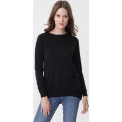 Czarny Sweter Katie. Czarne swetry damskie Born2be, s, bez wzorów, prążkowane, z długim rękawem, długie, bez kaptura. Za 69,99 zł.