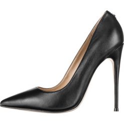 Guess Felyx Czółenka Czarny. Czarne czółenka damskie Guess, z aplikacjami, ze skóry, bez obcasa. Za 645,95 zł.