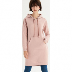 Sukienka bluza z biżuteryjnym zdobieniem - Różowy. Różowe sukienki damskie z falbanami marki Sinsay, s. Za 79,99 zł.