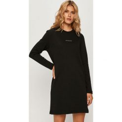 Calvin Klein - Sukienka. Czarne sukienki damskie Calvin Klein, na co dzień, s, bez wzorów, z bawełny, casualowe, z okrągłym kołnierzem, z długim rękawem, długie, mini, proste. Za 539,90 zł.