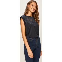 Desigual - T-shirt. Niebieskie bluzki damskie Desigual, s, z aplikacjami, z poliesteru, casualowe, z okrągłym kołnierzem, bez rękawów. W wyprzedaży za 129,90 zł.