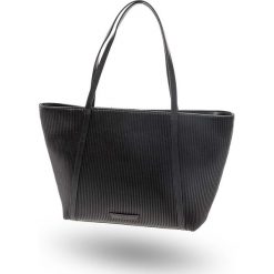 TOREBKA Armani Exchange. Czarne torebki worki damskie Armani Exchange, w paski, ze skóry ekologicznej, na ramię, z tłoczeniem, z aplikacjami. Za 371,40 zł.