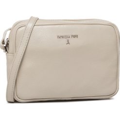 Torebka PATRIZIA PEPE - 2V8985/A4U8-W309 Ivory. Brązowe listonoszki damskie Patrizia Pepe, na co dzień, bez wzorów, ze skóry, eleganckie, bez dodatków. Za 489,00 zł.