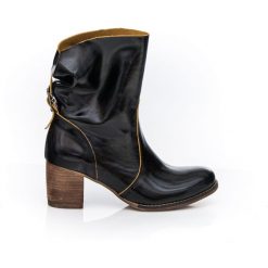 Botki na słupku - skóra naturalna - model 497 - kolor żółty naplak. Żółte botki damskie Zapato, na zimę, z jeansu, klasyczne, za kostkę, bez obcasa, na obcasie, na klamry. Za 399,00 zł.