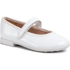 Półbuty GEOX - J Plie' A J0255A 000HH C1000 M White. Białe buty dziewczęce komunijne Geox, bez zapięcia. W wyprzedaży za 159,00 zł.