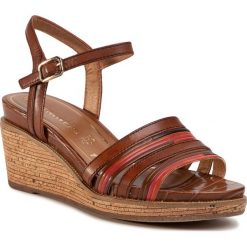 Sandały TAMARIS - 1-28060-34 Nut Comb 441. Pomarańczowe klapki damskie Tamaris, bez wzorów, ze skóry ekologicznej, bez obcasa, na obcasie. Za 279,00 zł.