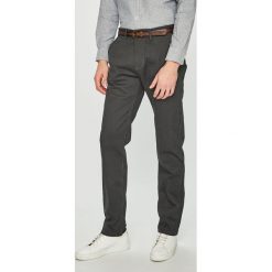 Tom Tailor Denim - Spodnie Travis. Zielone spodnie męskie TOM TAILOR DENIM, na co dzień, w paski, z elastanu, casualowe. W wyprzedaży za 139,90 zł.