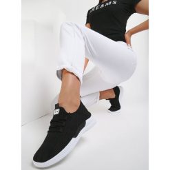 Czarne Buty Sportowe Pudina. Czarne buty sportowe damskie Renee, bez wzorów, z jeansu, sportowe. Za 59,99 zł.